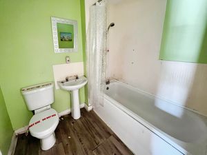 Bathroom - click for photo gallery